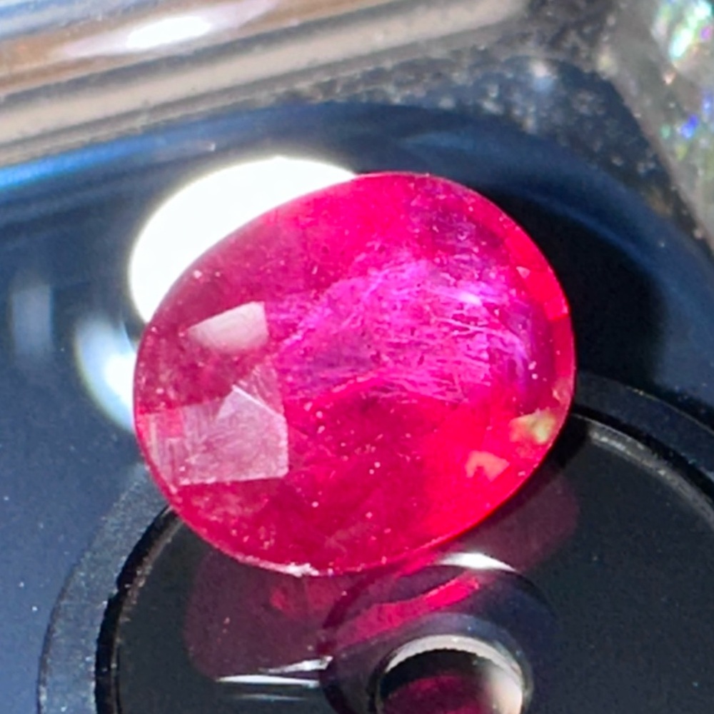 Elegant Red Beryl Ruby approx 2.50 ct ish - Picture 9 of 16